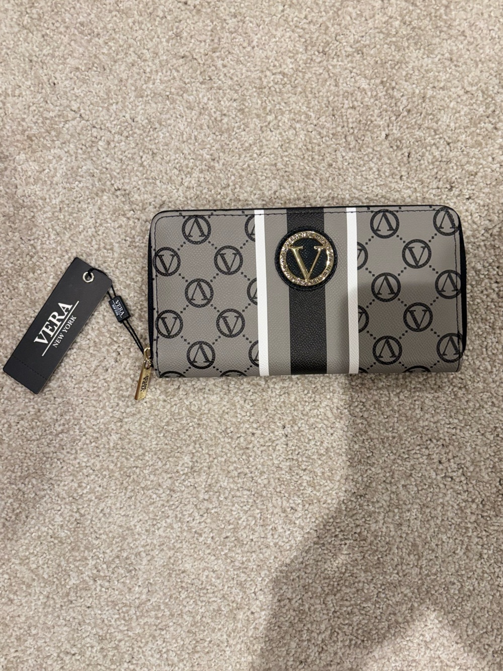 NWT Vera New York Zip Around Wallet